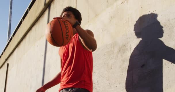 Fit African American Man Exercising Outdoors City Bouncing Basketball Fitness — Vídeo de stock