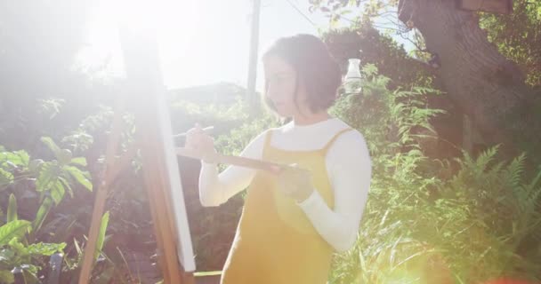 Caucasian Woman Brown Hair Painting Sunny Garden Home Quarantine Lockdown — Vídeo de stock