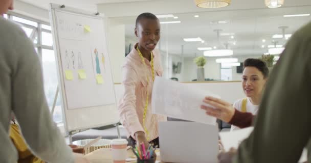 Diverso Grupo Colegas Negocios Masculinos Femeninos Que Trabajan Cargo Negocios — Vídeos de Stock