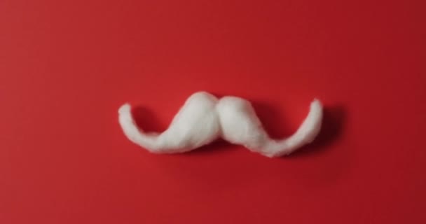 Algodón Blanco Lana Santa Claus Bigote Sobre Fondo Rojo Navidad — Vídeos de Stock