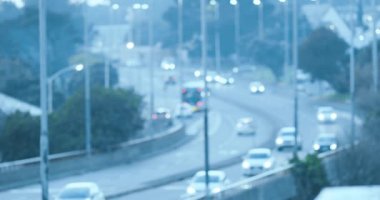 Odaklanamayan otoyol genel görünümü yavaş trafik. seyahat, kentsel yol, şehir ve gidiş gelişler.