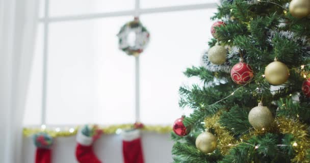 Video Saludos Navidad Decoraciones Árbol Navidad Luces Medias Navidad Casa — Vídeos de Stock