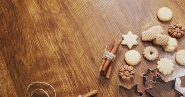 Wideo Dekoracjami Świątecznymi Ciasteczek Miejsca Ksero Drewnianym Tle Boże Narodzenie — Wideo stockowe