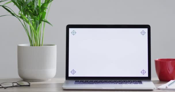 Animasjon Bærbar Trebord Med Kontorplass Kopier Global Virksomhet Økonomi Forbindelser – stockvideo
