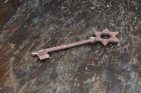 Rusty old key — Stock Photo, Image