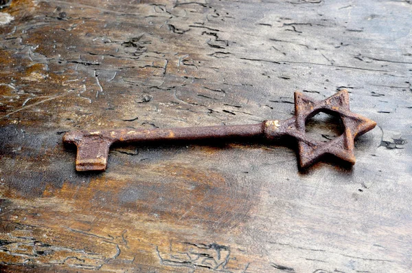 Rusty old key — Stock Photo, Image