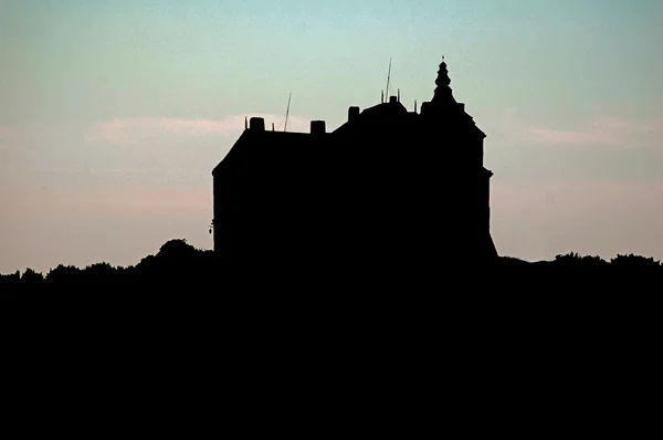 Силуэт руин средневекового замка Лицензионные Стоковые Изображения