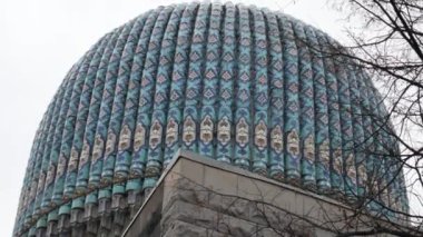 Büyük bir caminin dışı. St. Petersburg Camii.