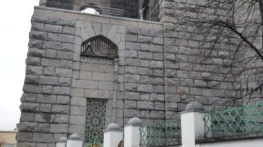 Büyük bir caminin dışı. St. Petersburg Camii.