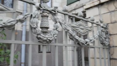 Demirhanede yapılan bir süs. Kapıda asılı..