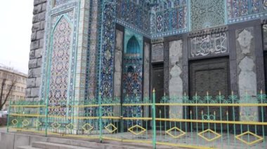 Büyük bir caminin dışı. St. Petersburg Camii.