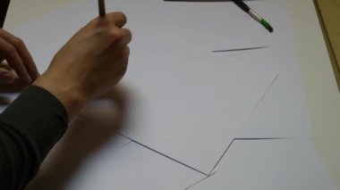 Adamın eli aralık ayını fırça ve gouashe ile yazıyor. Adam Aralık 'ta yazıyor..