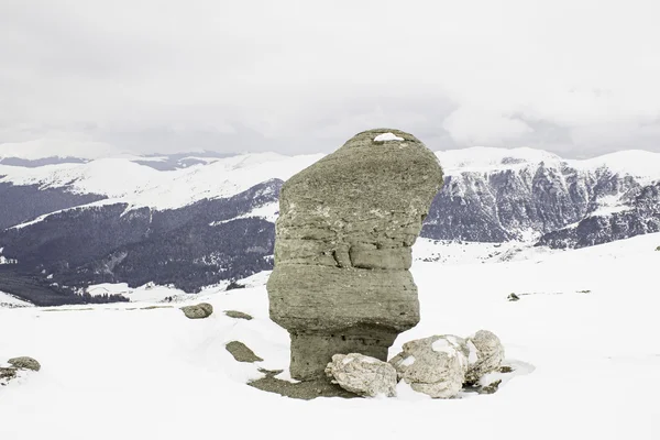 Sten snöiga dalen — Stockfoto