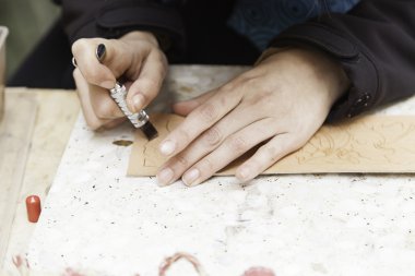 ahşap üzerine çizim