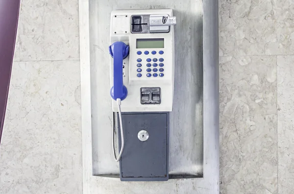 Telefonzelle aus Metall — Stockfoto