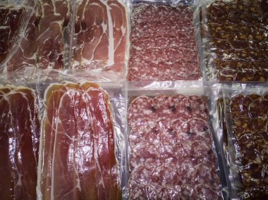 Süpermarket paketlenmiş sosisler, yiyecek ve beslenme, et