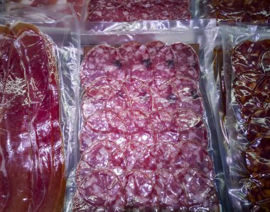 Süpermarket paketlenmiş sosisler, yiyecek ve beslenme, et