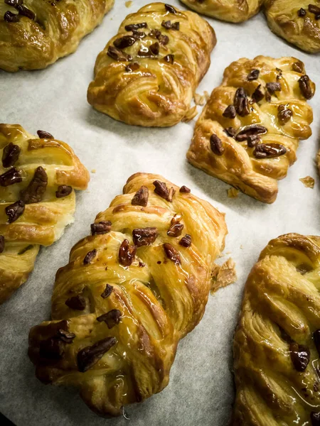 Bun Voita Manteleita Leivonnaisissa Kauppa Teollisuuden Leipomo — kuvapankkivalokuva