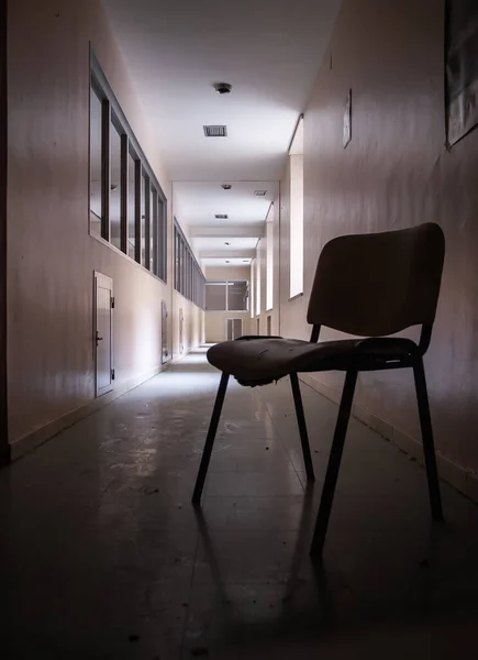 Harabelerde Terk Edilmiş Hastane Koridoru Inşaat Mimari Gizem — Stok fotoğraf