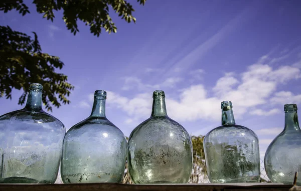 Boş Cam Şişeler Eski Şişeler Nakliye Deposu Şarabı — Stok fotoğraf