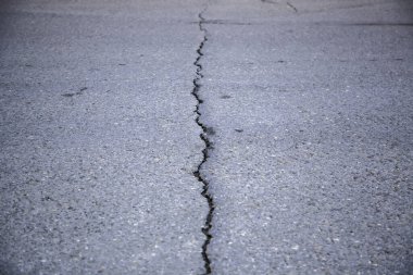 Kırık sokak tabanı, inşaat ve mimari, yol bozulması