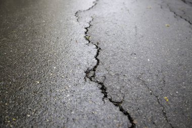 Kırık sokak tabanı, inşaat ve mimari, yol bozulması