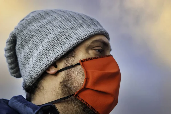 Giovane Gang Strada Con Maschera Nel Parco Problema Sociale — Foto Stock