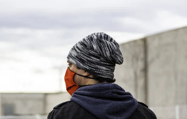 Unga Gatugäng Med Mask Parken Socialt Problem — Stockfoto