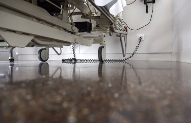 Hastanedeki hastalar için eklemli yatak, acil durum ve acil durumlar.