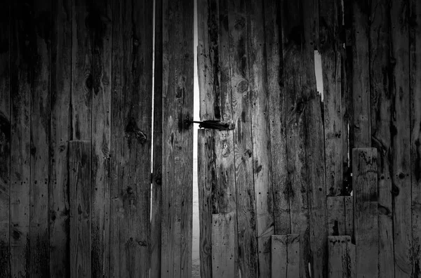 Szczegóły Zamkniętych Drewnianych Drzwi Ruinach Porzucenie — Zdjęcie stockowe