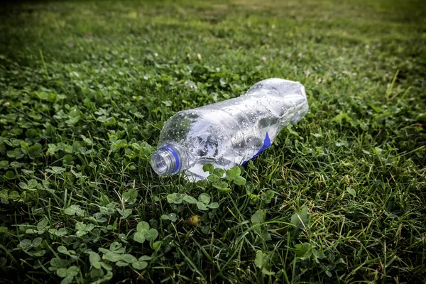 Detail Plastic Water Bottle Nature Polluting Garbage — Stock Photo, Image