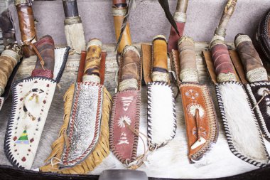 bıçak ile deri kılıf