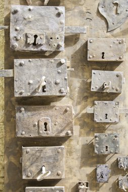 Kilitleri metal oksit