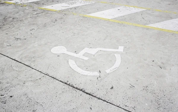Sinal de estrada para deficientes — Fotografia de Stock