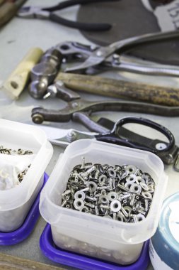 çekiç ve malzemeleri