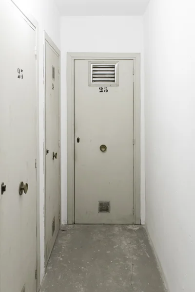 Kapıları kapalı depolama — Stok fotoğraf