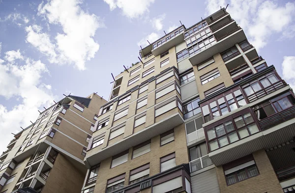 Edificio con cielo —  Fotos de Stock