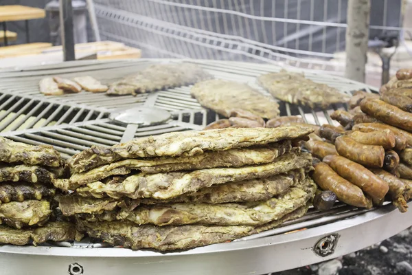 Costillas y salchichas —  Fotos de Stock