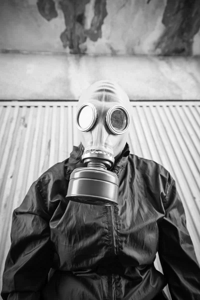 Person med gasmask — Stockfoto