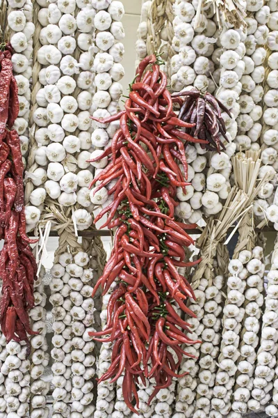 Aglio con peperoncini piccanti — Foto Stock