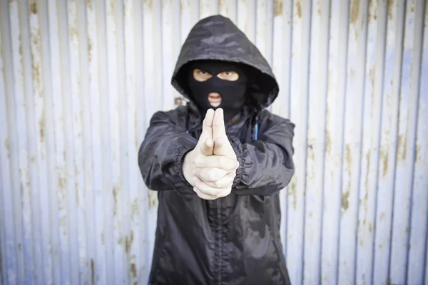 Mujer violenta señalando — Foto de Stock