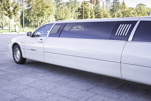 Weiße Limousine — Stockfoto