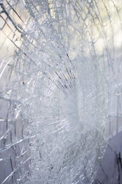 kırık pencere cam