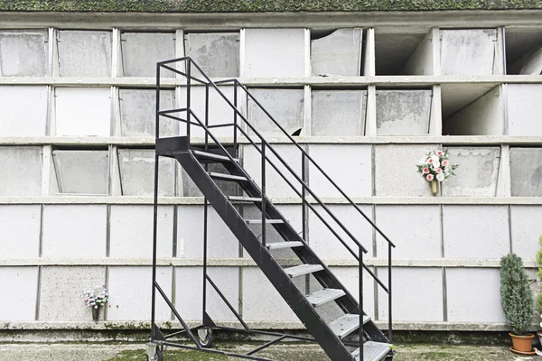 Escadas no cemitério — Fotografia de Stock