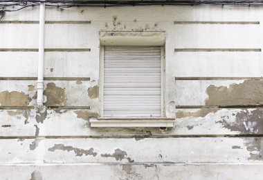 Eski ev kırık