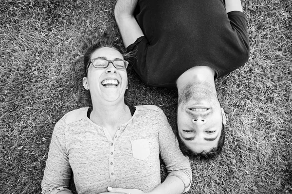 Çiftler Gülüyor — Stok fotoğraf