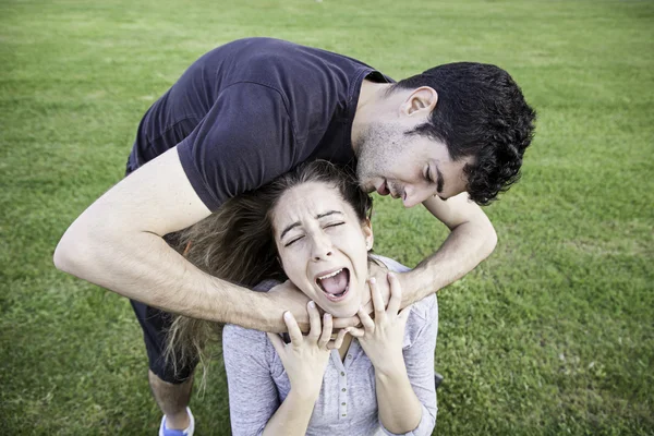 Missbrukande pojkvän — Stockfoto