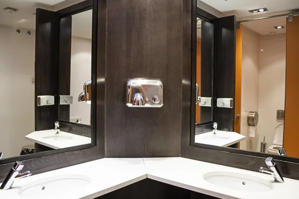 Bathroom sink — Stock Photo, Image