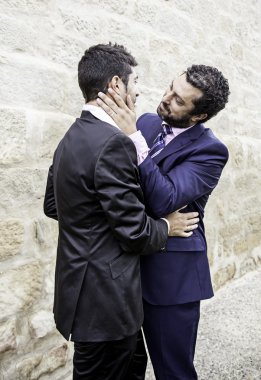 Erkekler aşk öpüşme