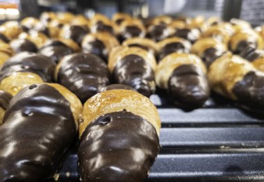 Çikolatalı tatlı ve sağlıksız yemek.